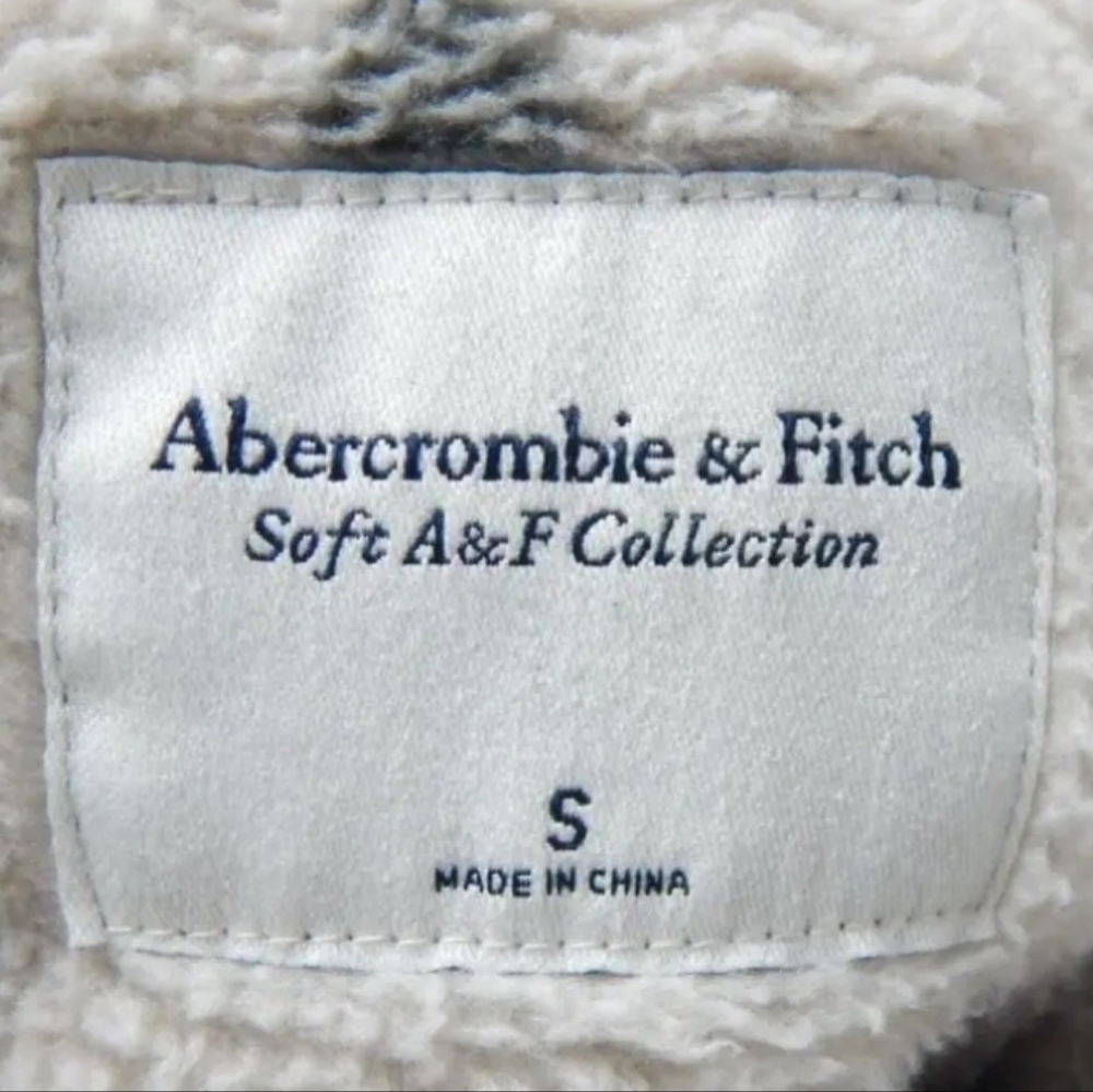 Abercrombie and Fitch Leopard Soft A&F Half Zip F… - image 2